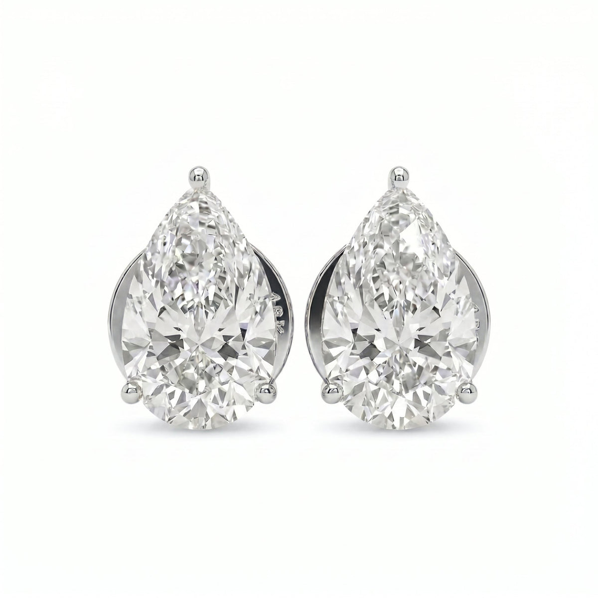 Pear Diamond Stud Earrings in 18K white gold, lab-grown diamond