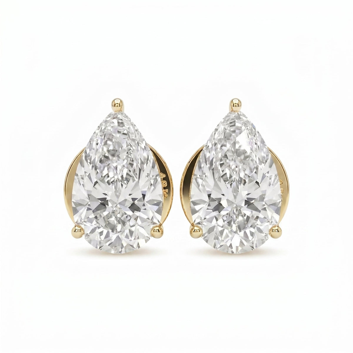 Pear Diamond Stud Earrings in 18K yellow gold, lab-grown diamond