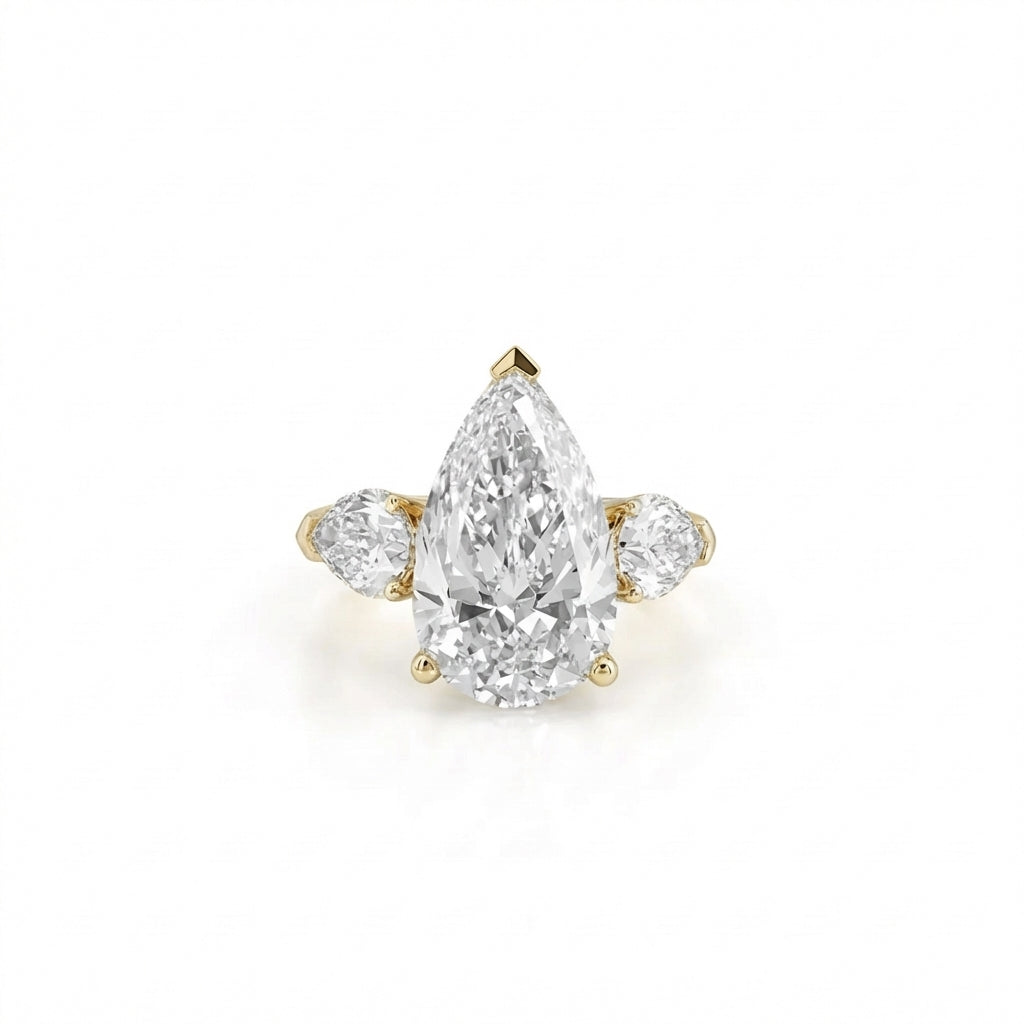 Pear Trilogy Ring in 18K yellow gold, lab-grown diamond