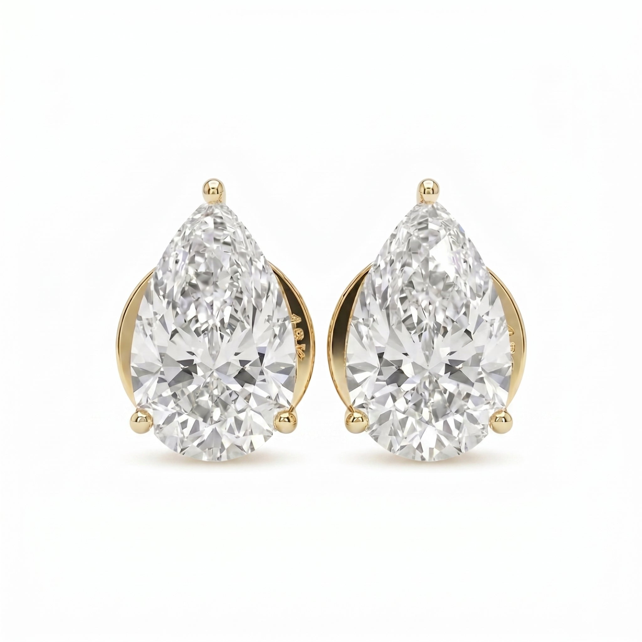 Pear Diamond Stud Earrings in 18K yellow gold, lab-grown diamond