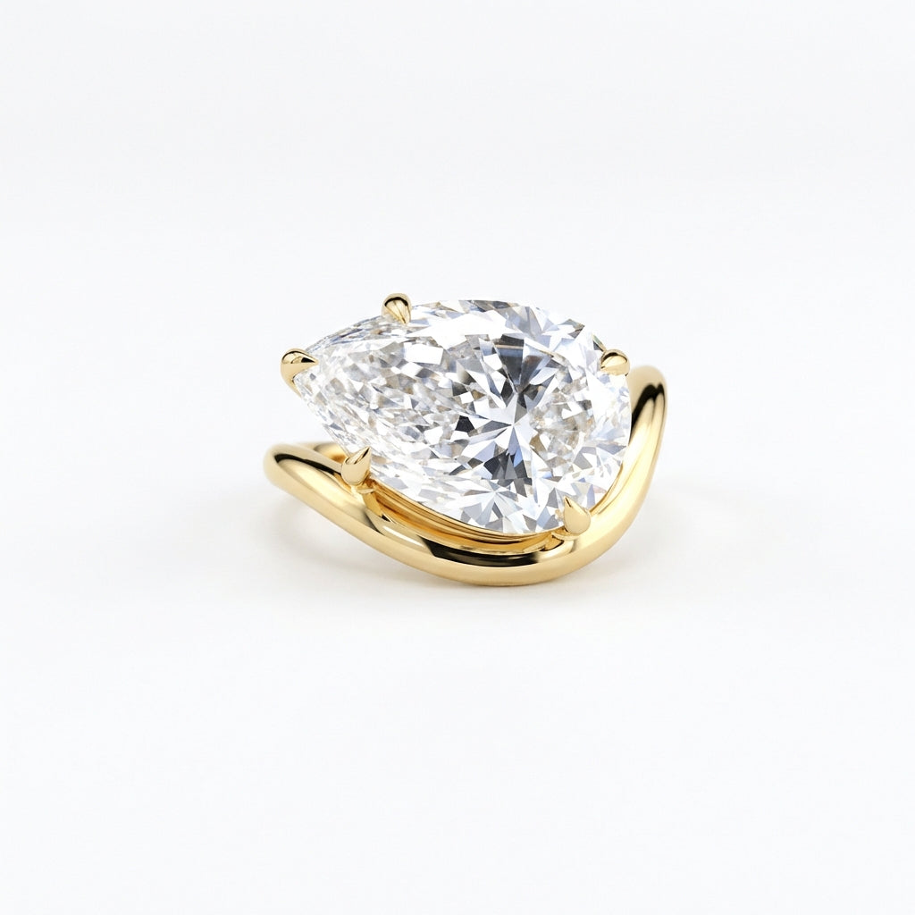 East-West Pear Ring in 18K yellow gold, lab-grown diamond